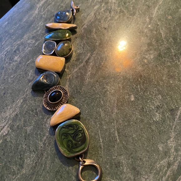 Multi shape and color stones toggle bracelet - Picture 3 of 5